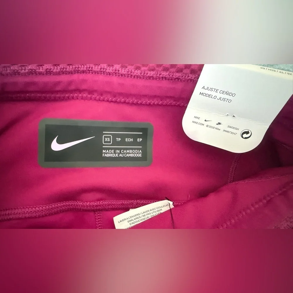 Nike Women's Magenta Leggings